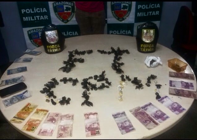  Policiais da Força Tática prendem mulher por tráfico de entorpecentes no Zumbi 