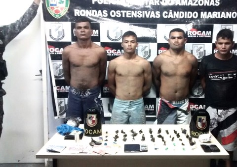 Quatro homens são presos com drogas na comunidade do Caps 