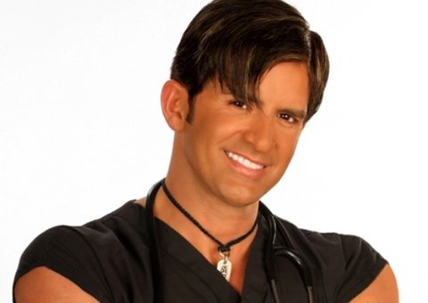 Dr. Rey: "Anitta tem boca de quem quer sexo e Zilu, cimento na cara"