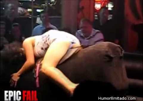 Touro mecânico e vestido curto não combinam