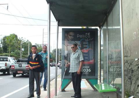 Aplicativo de celular avisa a deficientes visuais e idosos a aproximação de ônibus