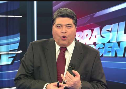 Datena diz que apresentará "Brasil Urgente" só de cueca se Brasil perder a Copa