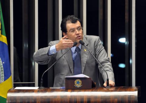 Senado aprova relatorio que destina royalties  para educação   