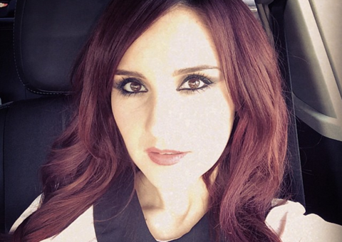 Ex-RBD, Dulce Maria aparece sensualizando nua em banheira