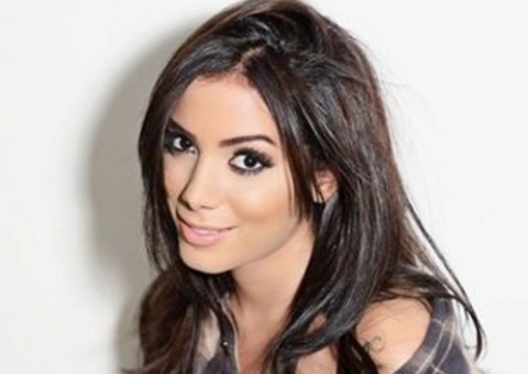  Anitta volta a ser morena