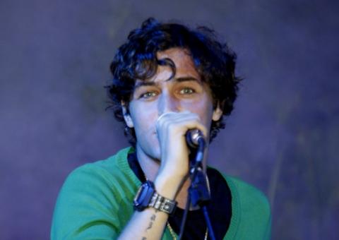 Felipe Dylon regrava sucesso do Legião Urbana