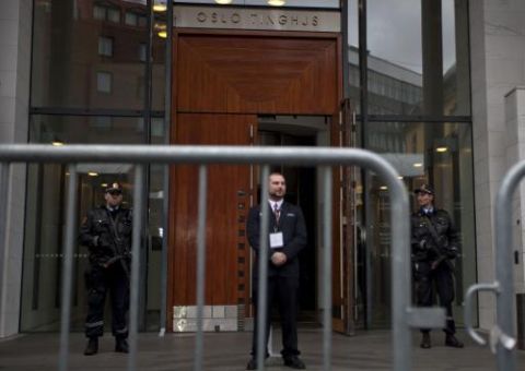 Casal é condenado a 8 e 9 anos de prisão por morte de bebê transmitida por webcam