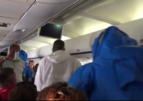  Pegadinha do Ebola: passageiro faz piada e causa caos