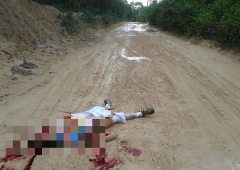 Morto com dois tiros, homem é encontrado no ramal 42 da AM-010
