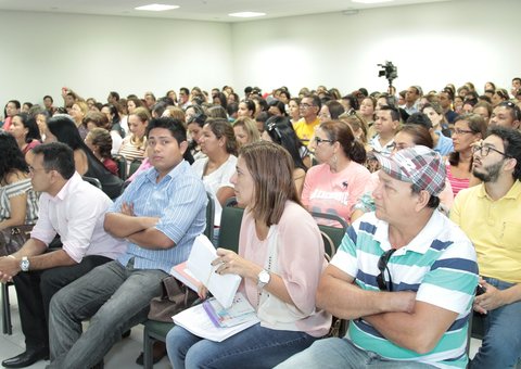 Educadores participam de encontro sobre boas práticas de gestão