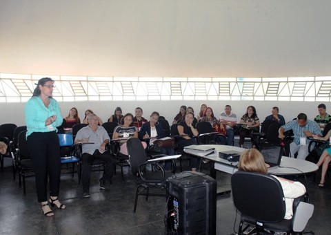 Alunos de 60 escolas terão aulas de Educação Financeira