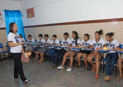 Adolescentes aprendem sobre saúde sexual e reprodutiva