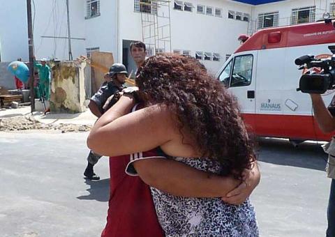 Assalto com reféns no Bradesco encerra com ladrões presos e casal liberado.Veja imagens