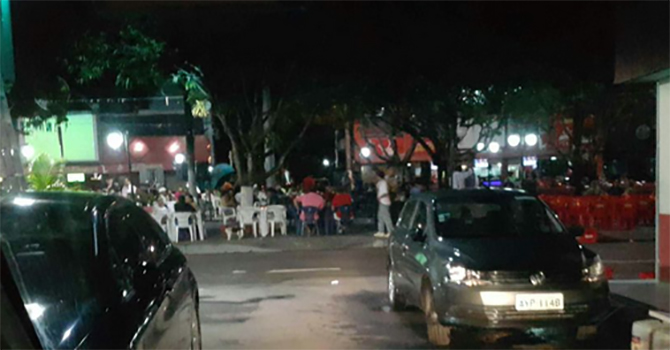 Carros estacionam de forma irregular no Eldorado