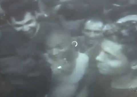 Câmera mostra momento em que elevador despenca 