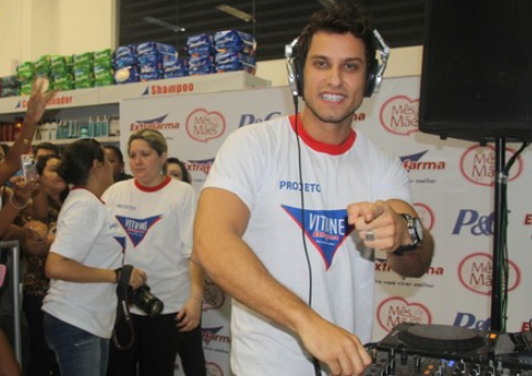 Ex-BBB Eliéser aposta na carreira de DJ e lança música