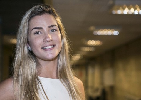 Após ameaça de processo, ex-BBB Aline pede desculpas para Angélica