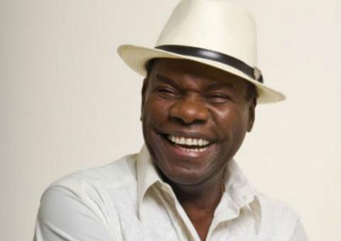 Emílio Santiago sofre AVC e segue internado no CTI