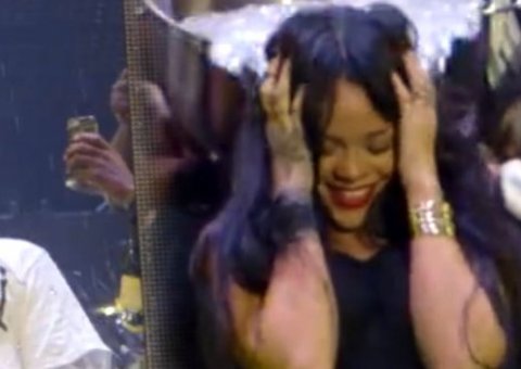  Eminem e Rihanna fazem desafio do gelo durante show