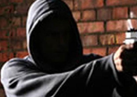 Encapuzados executam frentista e deixam dois feridos