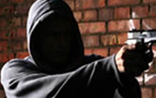 Encapuzados executam frentista e deixam dois feridos