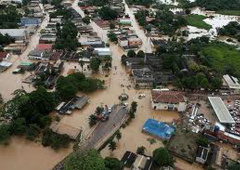 Enchente em Boca do Acre paralisa serviços nos postos de saúde