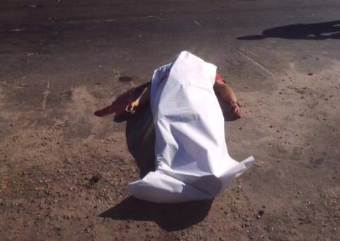 Enciumado leva tabefes, se arma de faca e mata rival