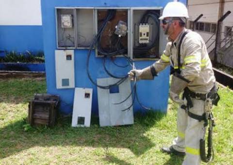 Metalúrgica flagrada  desviando energia elétrica em Manaus