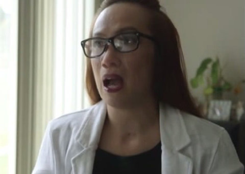 Sem braços e pernas enfermeira desfila na semana da moda em Nova York