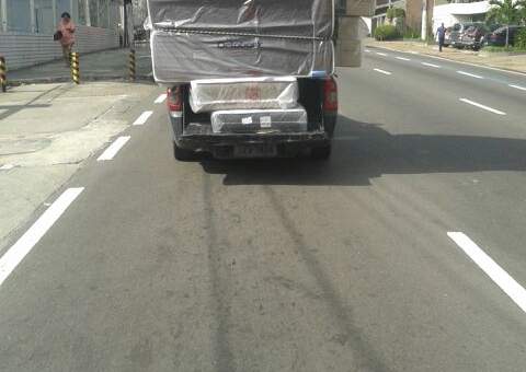 Motorista de Manaus bate recorde em transporte de colchão na Recife