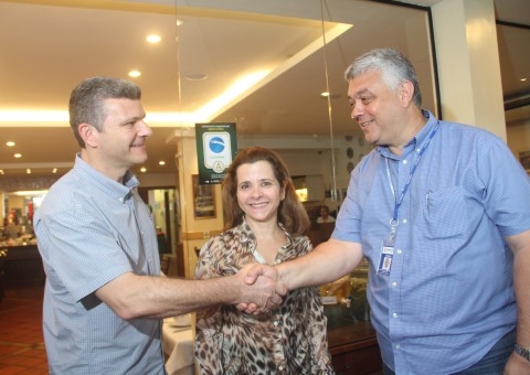 Bares e restaurantes recebem certificados de categorização