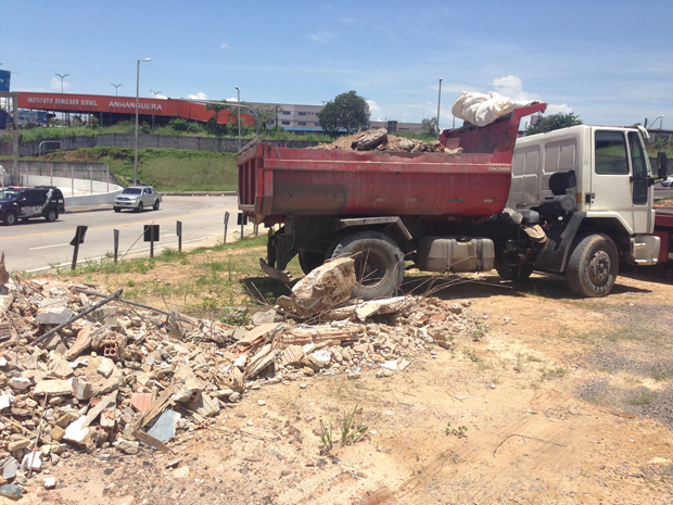 Empresa é multada por descarte irregular de entulhos
