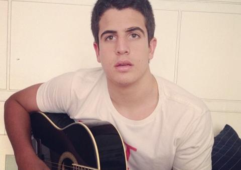 Filho de Claudia Raia e Edson Celulari quer ser cantor mas nega 'carona' no sucesso dos pais