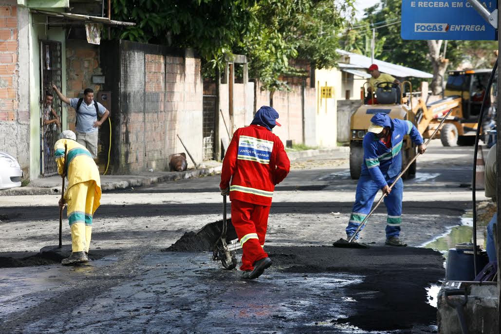 “Todos juntos por Manaus” leva asfalto às vias da zona Norte e Leste