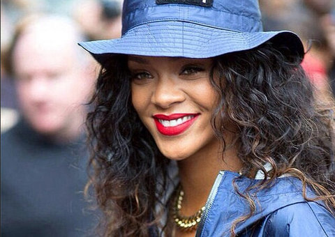 Fotos de Rihanna nua caem na web e estão dando o que falar