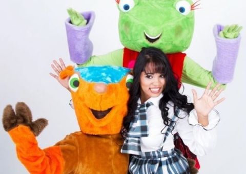 Stefhany Absoluta vira cantora gospel e é criticada