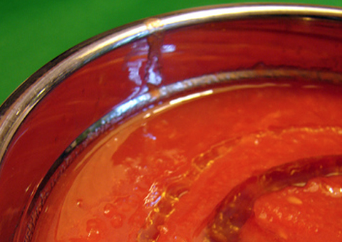 Consumidor encontra extrato de tomate estragado em Manaus