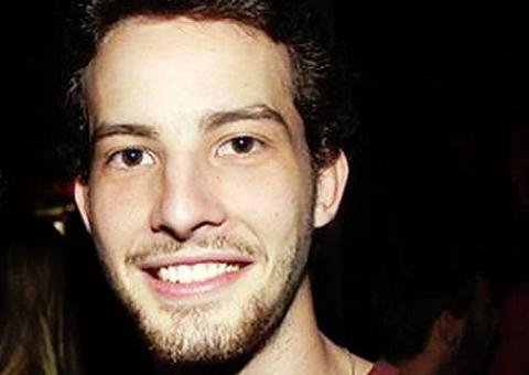 Por causa de namorada, universitário morre em briga no campus