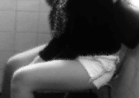 Jovem é estuprada por três homens ao sair da escola