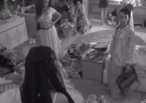 Com ciúmes de Bill, Karol surta com Carla Diaz: ‘falsa do c******