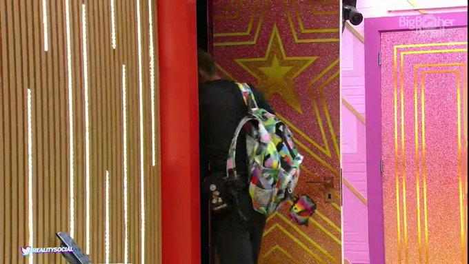 Lucas Penteado abandona BBB21 após noite de barracos na casa