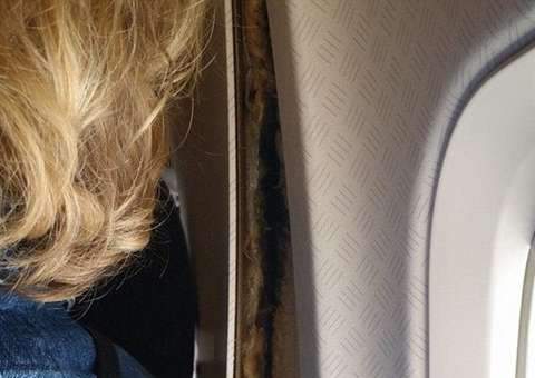 Avião se ‘desmonta’ em pleno voo e causa pânico aos passageiros 