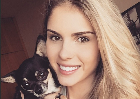 Bárbara Evans ameaça tirar tudo em ensaio sensual