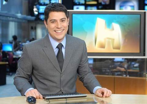 Fãs de Evaristo Costa defendem jornalista e atacam a Globo nas redes sociais