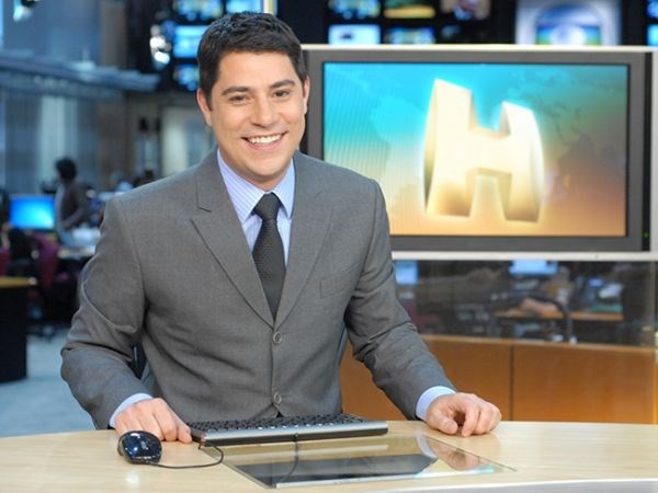 Fãs de Evaristo Costa defendem jornalista e atacam a Globo nas redes sociais