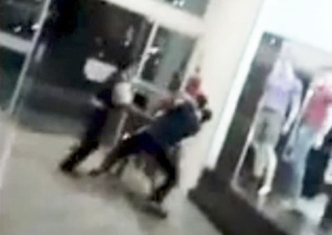 Homem tenta esfaquear a ex-mulher dentro do Shopping