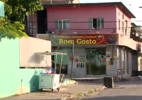 Ladrões tentam explodir caixa eletrônico em padaria na Compensa