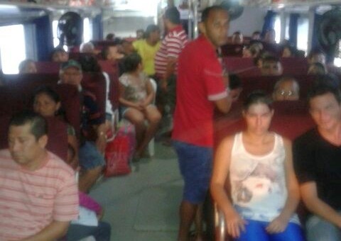 Barco é autuado por excesso de lotação