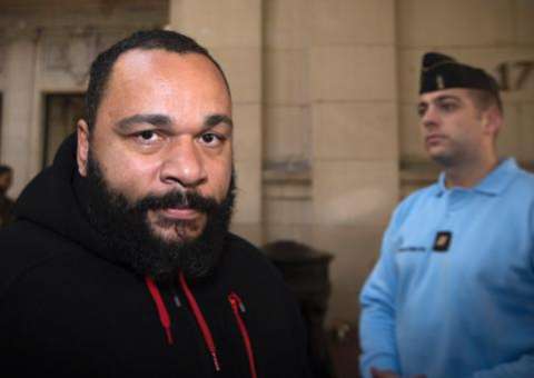  França proíbe espetáculo de humorista considerado antissemita