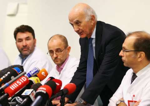 Médicos retiram parte do crânio de Schumacher